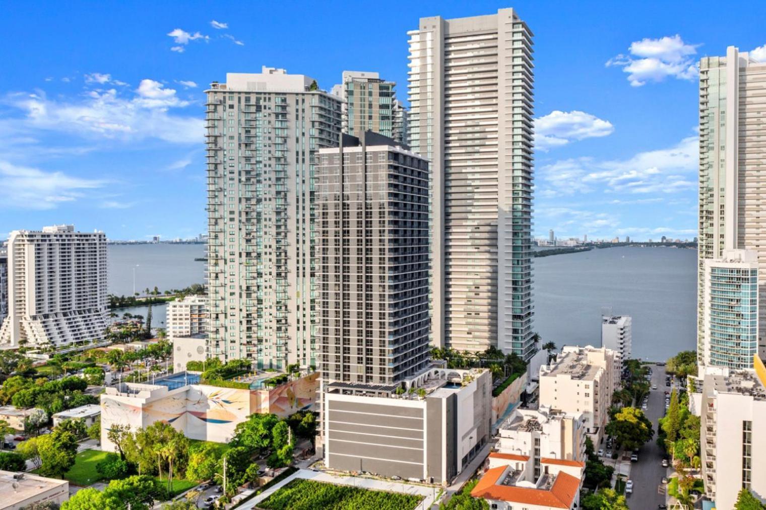 Blueground Edgewater Gym Pool Ac Balcony Mia-113 Apartment *