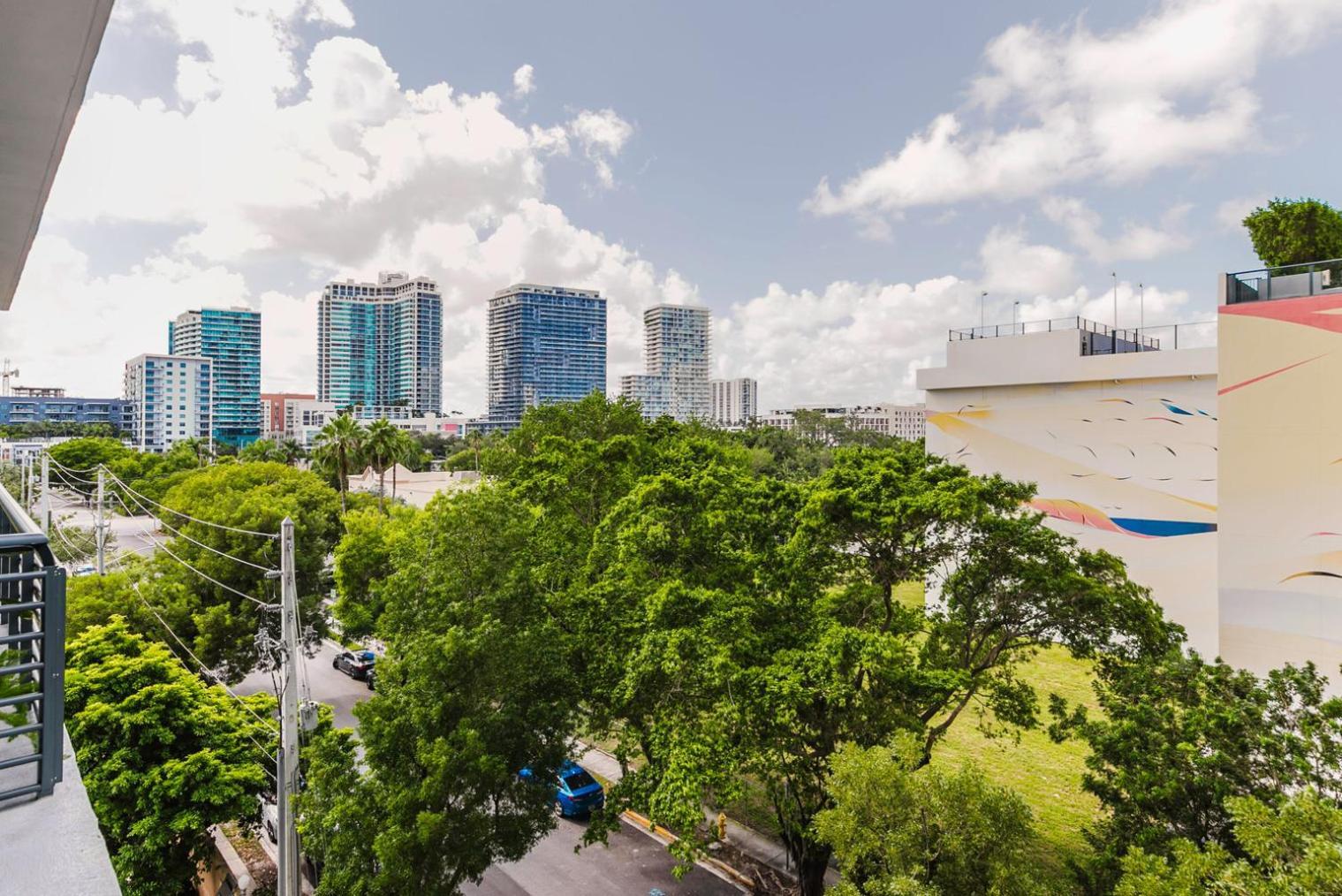 Blueground Edgewater Gym Pool Ac Balcony Mia-113 Apartment