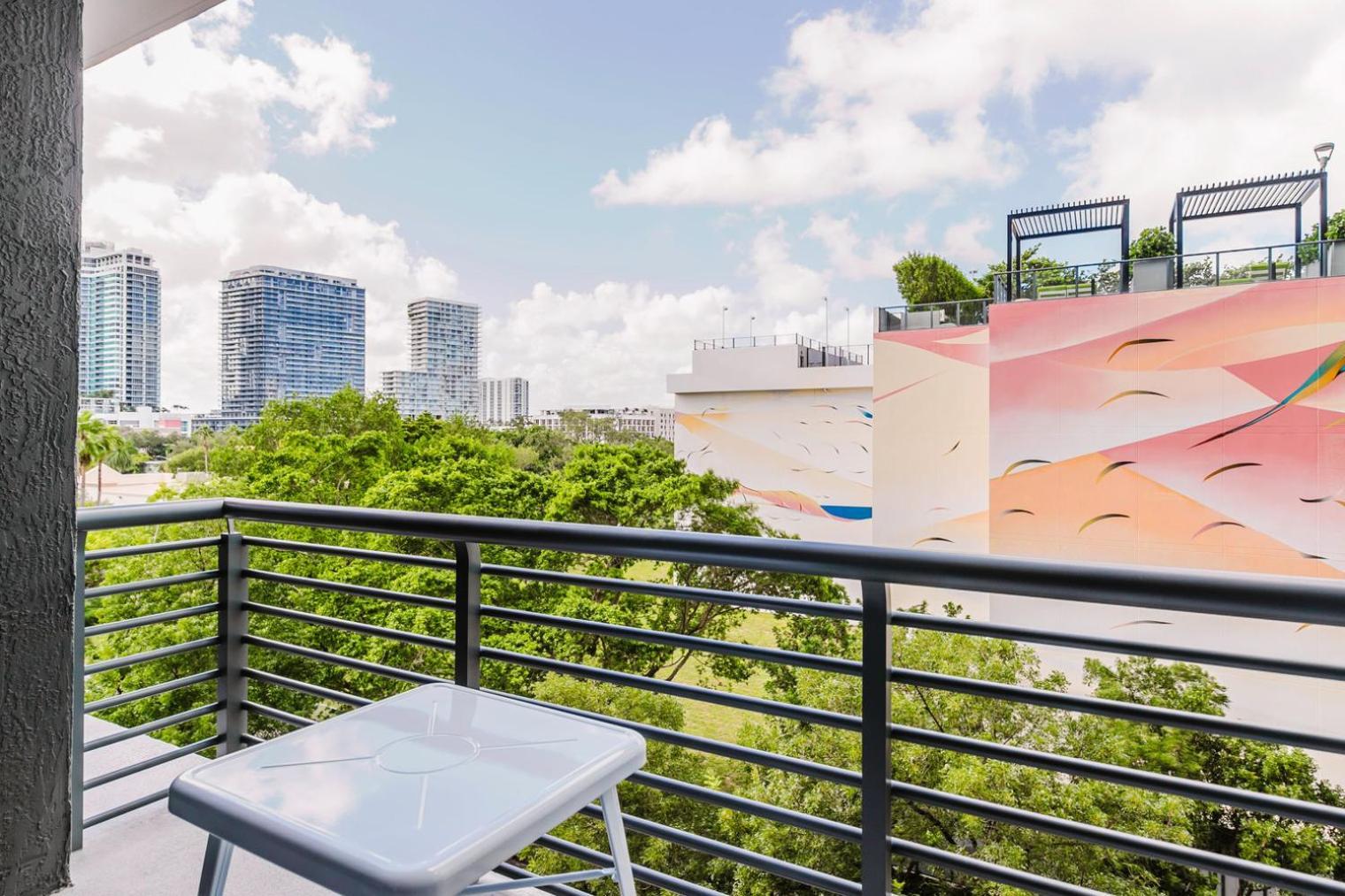 Blueground Edgewater Gym Pool Ac Balcony Mia-113 Apartment *